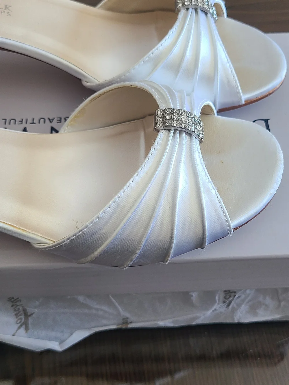 Girls White Touch Ups by Benjamin Walk Talia Dyeables Sandals Size 3.5